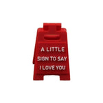 décoration intérieure plaque signalisation rouge texte blanc amour minimaliste erotique maison