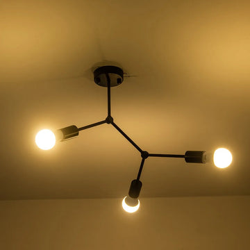 luminaire suspendu moderne structure métallique noire six ampoules sphériques blanches salon cuisine
