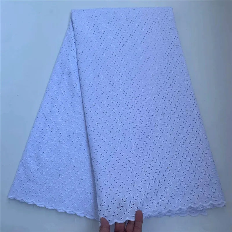 tissu dentelle blanche broderie motifs floraux géométriques élégant coton polyester largeur 120cm opacité strass