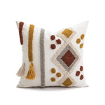 housse coussin carré boho chic motifs géométriques pompons couleur neutres décor maison