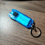 lampe torche rechargeable compacte moderne bleu noir orange logo nitecore anneau métallique certifiée ccc