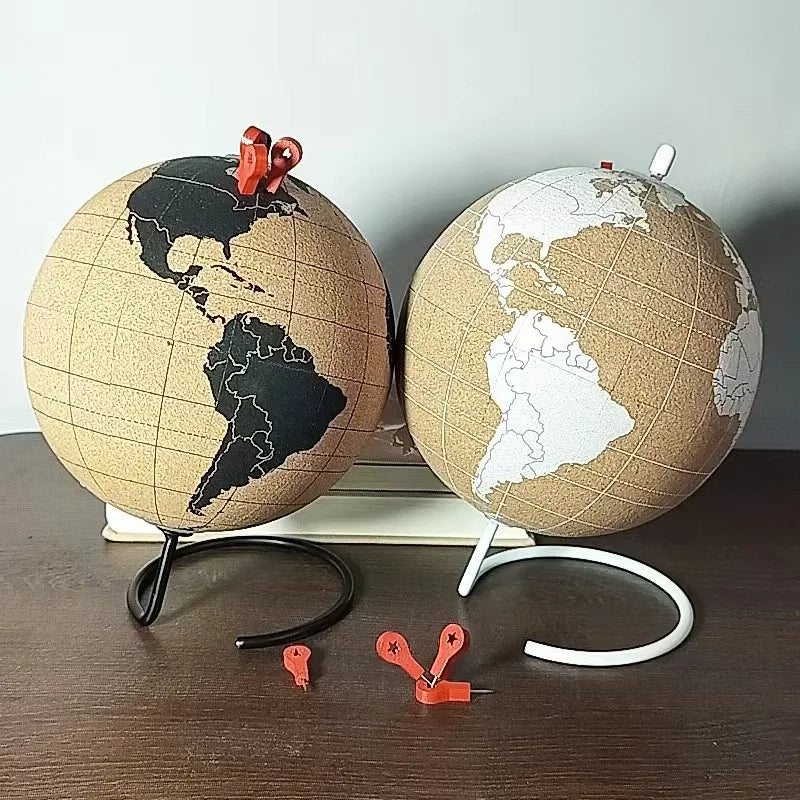 globe terrestre cartographique clips rouges décoration moderne ornement voyage marron clair minimaliste
