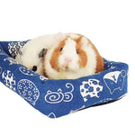 lit hamster confortable moderne fraises roses fond rose clair marron clair blanc