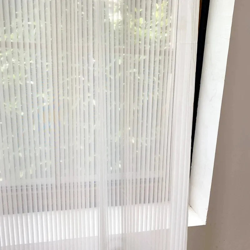 rideau blanc moderne transparent rayures verticales fenêtre salon maison chic
