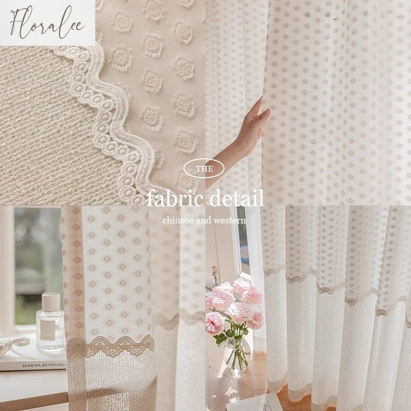 rideaux blancs transparents classiques romantiques bordure dentelée dorés maison hospitalière
