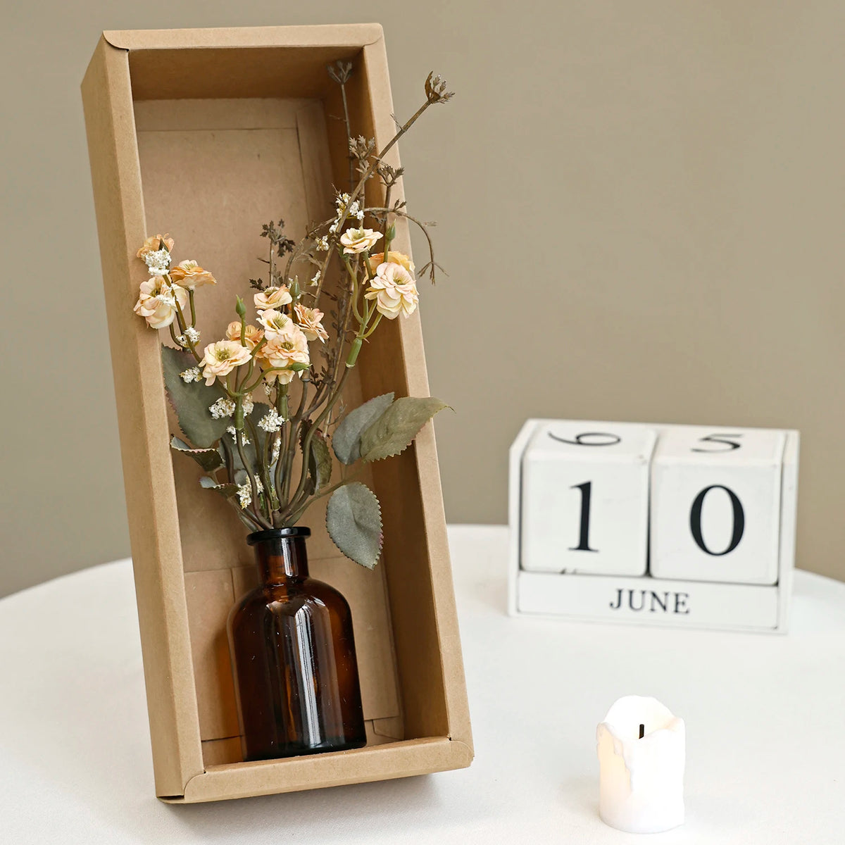 bouquet fleurs artificielles blanc beige vert vase minimaliste naturel decoration interieur