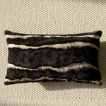 coussin deco fausse fourrure motif geometrique noir blanc nordique contemporain canape voiture