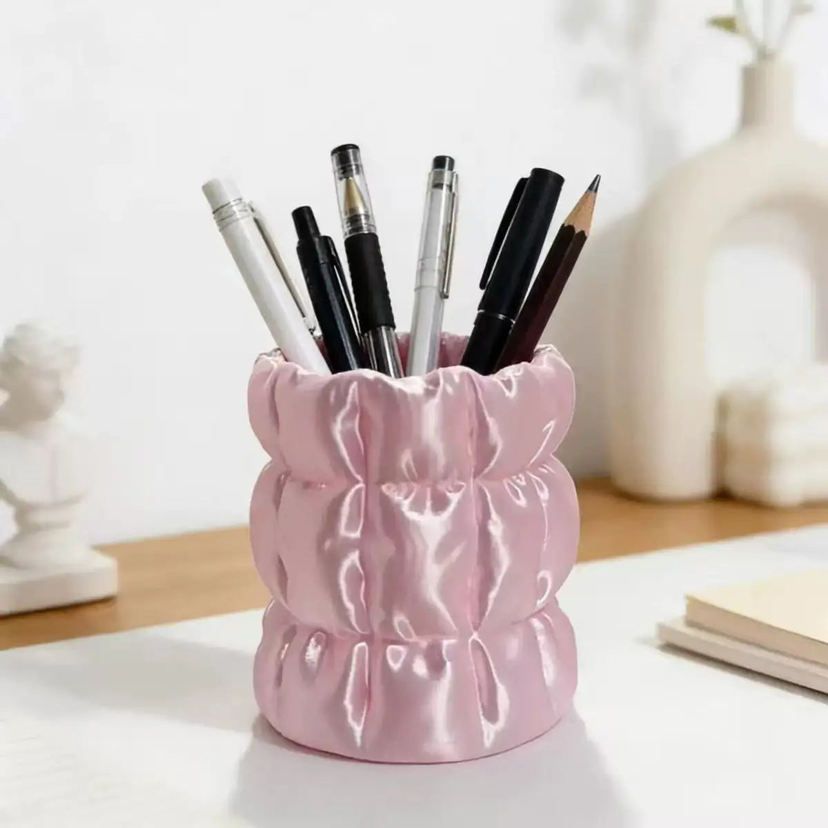 support rangement moderne pot cosmétiques blanc rose élégant satiné plissé multifonction plastique respectueux environnement