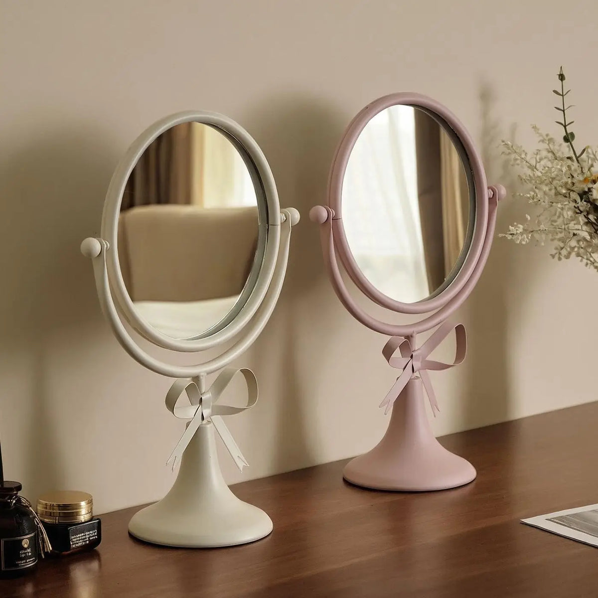 miroir table rotatif or noir rose poudré élégant vintage rubans crèmes aromathérapie