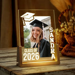 lampe photo personnalisée graduation bois naturel moderne nom class of 2026