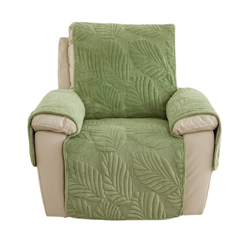 Fauteuil rembourré confortable avec un motif de feuilles vertes.