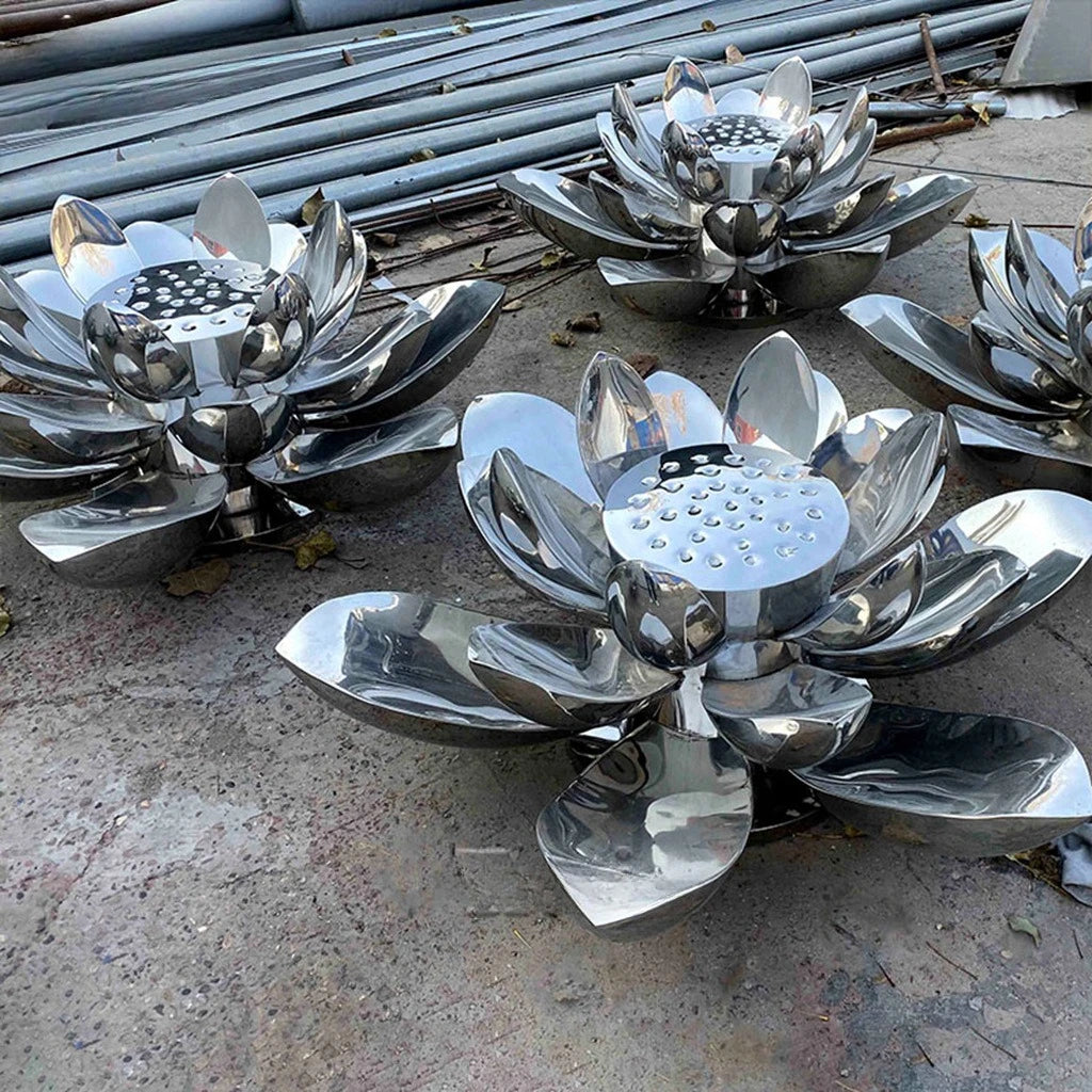 Sculpture lotus métal argenté surfaces réfléchissantes moderne artistique
