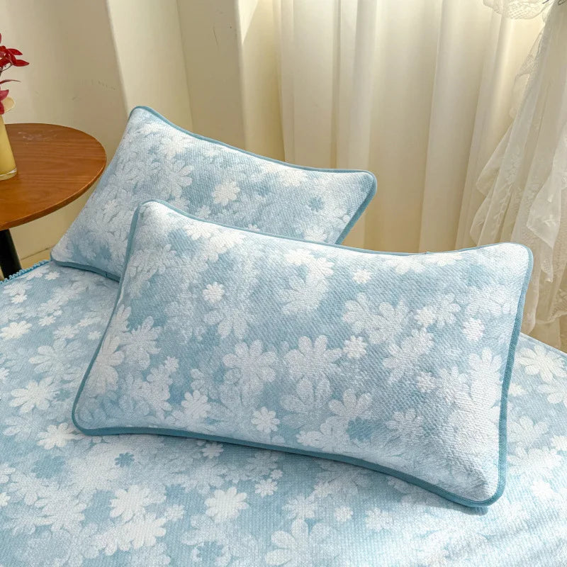 taies d'oreiller jacquard bleu clair fleurs blanches respirantes été douces 48x74cm modernes