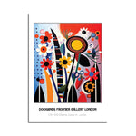 L'image montre un affiche coloré et abstrait d'une exposition d'art à la Docklands Frontier Gallery à Londres, avec des formes géométriques, des fleurs et des motifs éclatants.
