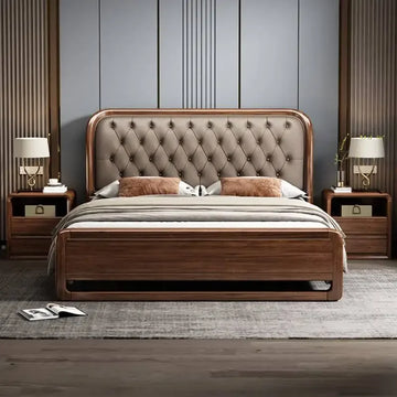 lit double moderne marron clair cuir capitonné bois massif élégant oreillers coussins draps tapis