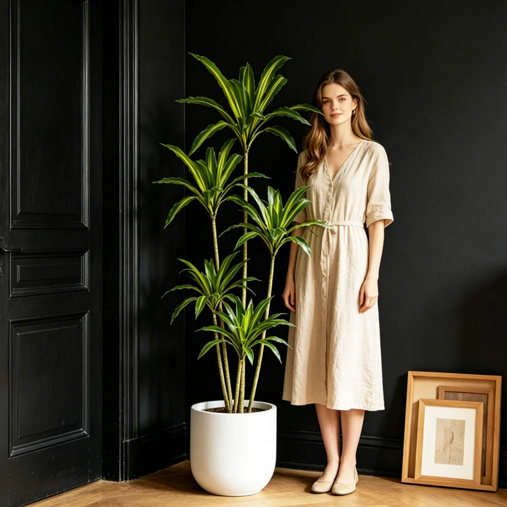 plantes artificielles décoration intérieure arbres vertes feuilles palmiers tronc fin moderne minimaliste vert clair
