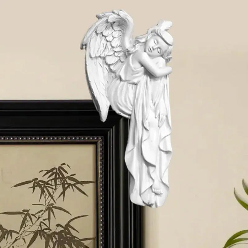 statue ange blanc plumes classique décoration murale aile robe ondulée fixation invisible chambre salon