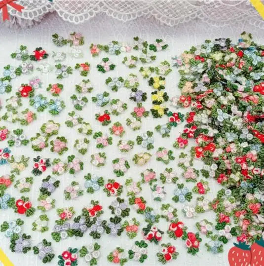 broderies dentelle fleurs simples vert rose blanc traditionnelles couture femmes