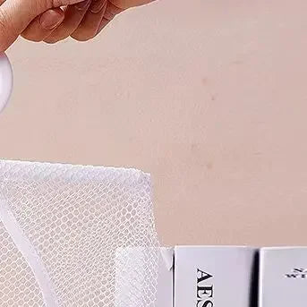 sacs suspendus toile maille blanc rose bleu crochet translucides cosmétiques toilette