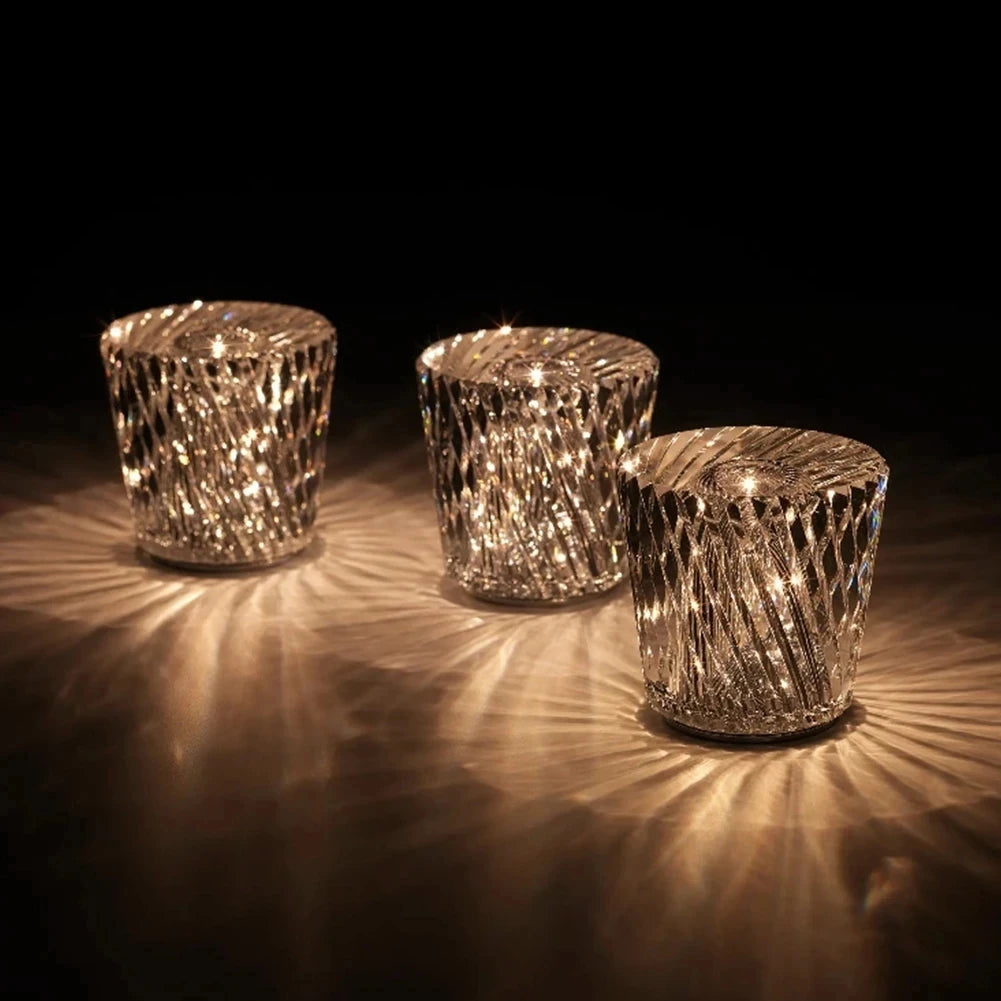 lampe table moderne transparente facettes brillantes élégante chambre coucher ambiance dorée led rechargeable