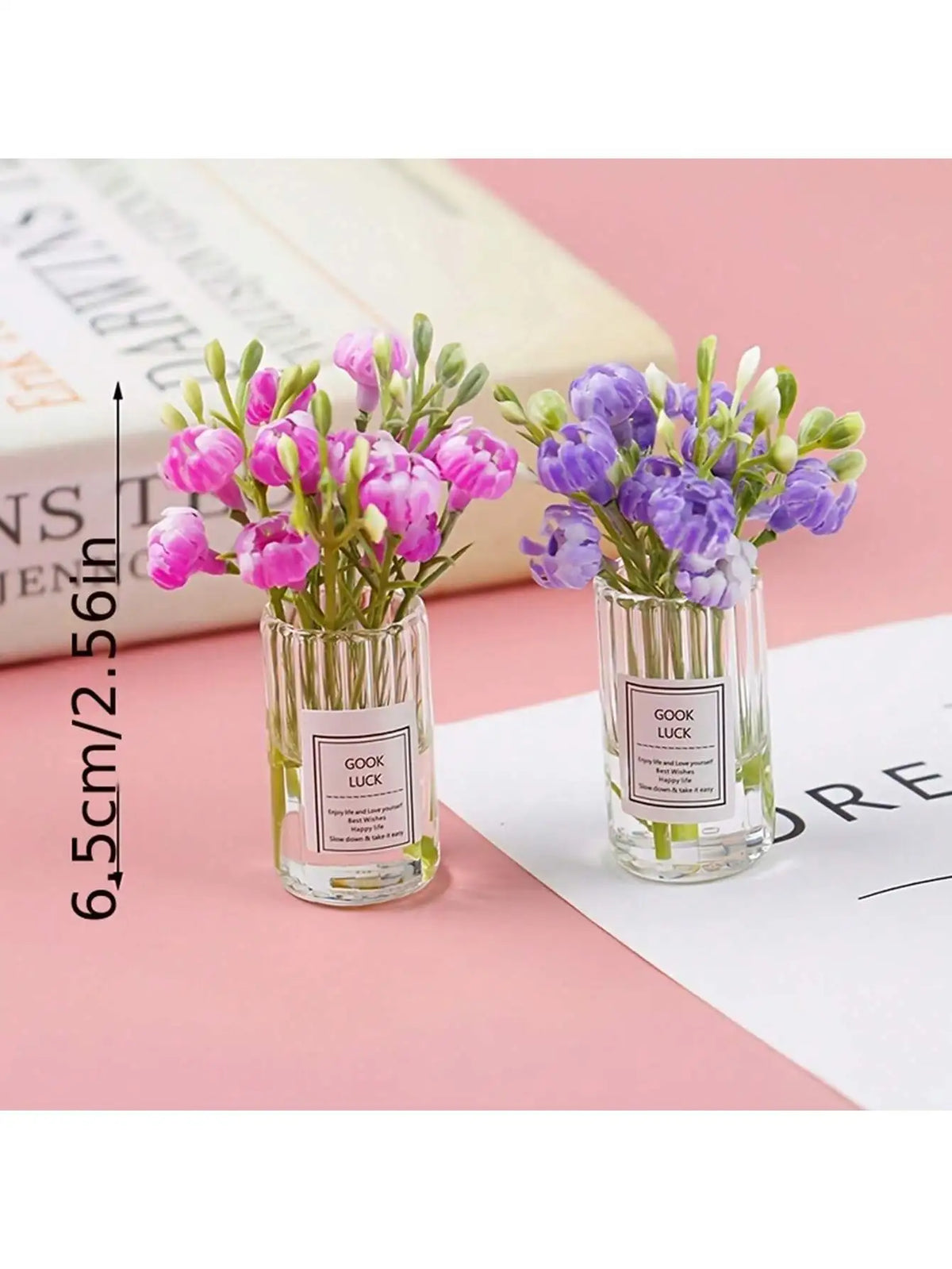 bouquet fleurs violet rose blanc verre transparent vase minimaliste decoration intérieure artificiel simple