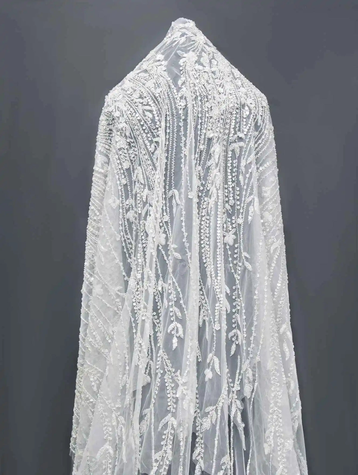 voile mariée blanc broderie strass bord coupé classique élégant dentelle paillettes translucide longueur personnalisable
