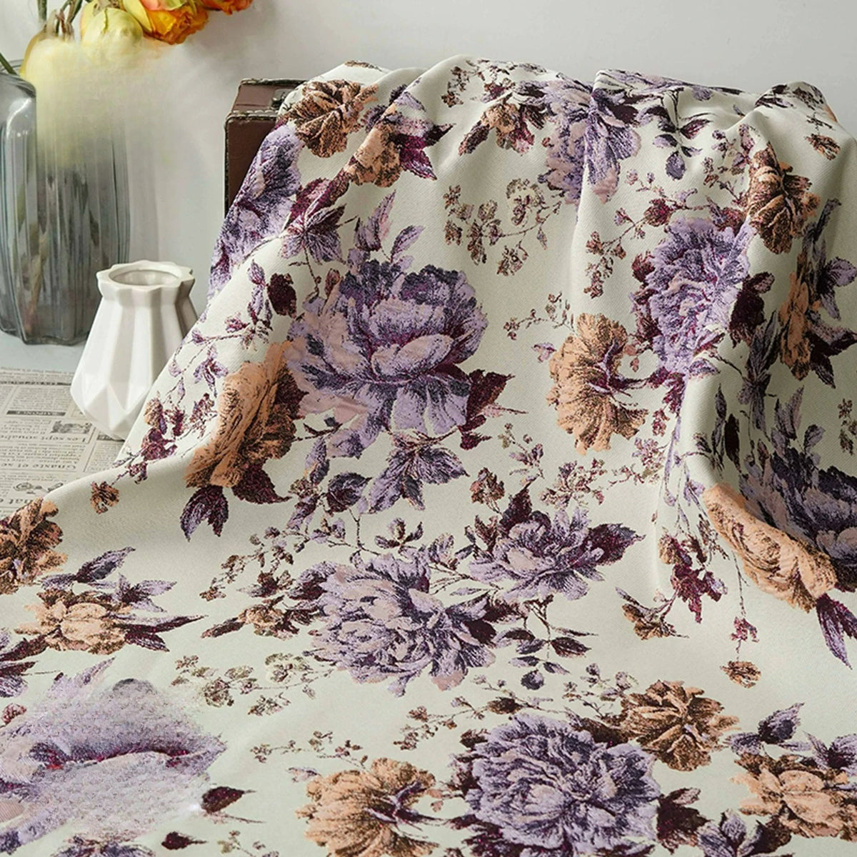tissu polyester motifs fleurs vintage classique beige violet marron largeur 135cm idéal couture accessoires