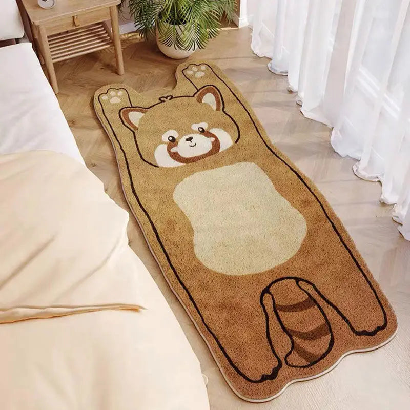 Un tapis de sol moelleux et confortable avec l'image d'un raton laveur mignon, qui s'harmonise parfaitement avec l'ambiance chaleureuse et naturelle de la pièce.