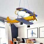 Détail du design en bois et verre du plafonnier avion LED