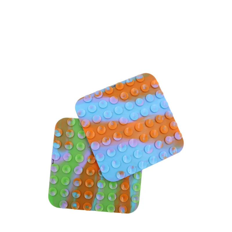 tapis jeu chien orange bleu vert gris texture nid d'abeille moderne distractive grains maïs