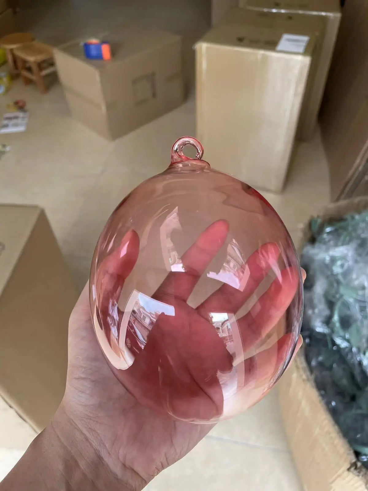 boule décorative moderne transparente rose bleu rouge verte anneau métallique minimaliste