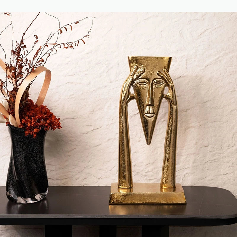 Sculpture dorée abstraite visage humain art africain vase fleurs séchées tableau texture rugueuse