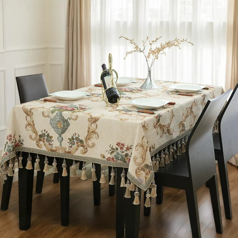 nappe table rectangulaire jacquard brodé motif floral luxe franges mariage