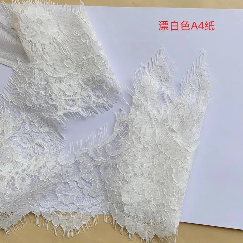 dentelle blanche fleurs franges broderie fine tissu polyester opaque mariage décoration textile