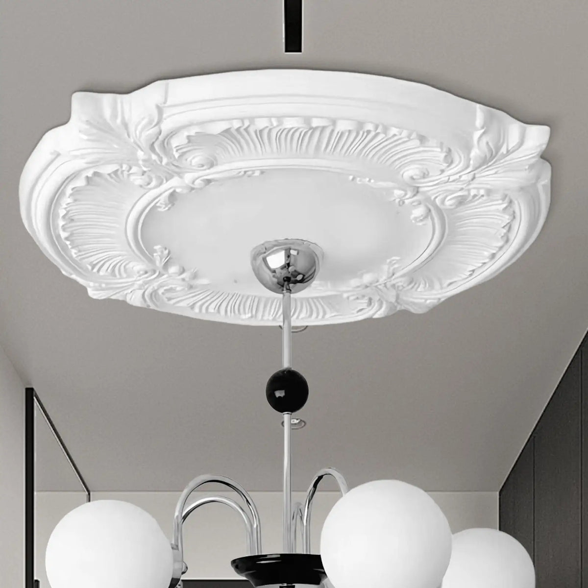 plafonnier blanc ornements baroques classique boules verre câble noir