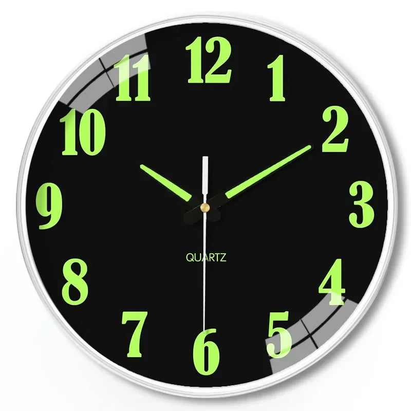 horloge murale moderne chiffres vert fluorescent fond noir blanc