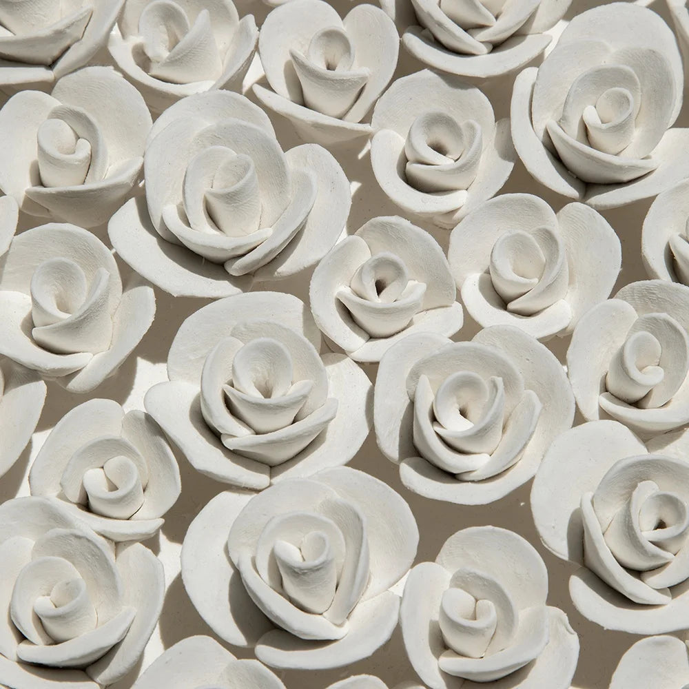 tableau mural roses céramique blanc moderne décoration intérieur élégant contemporain floral chambre salon