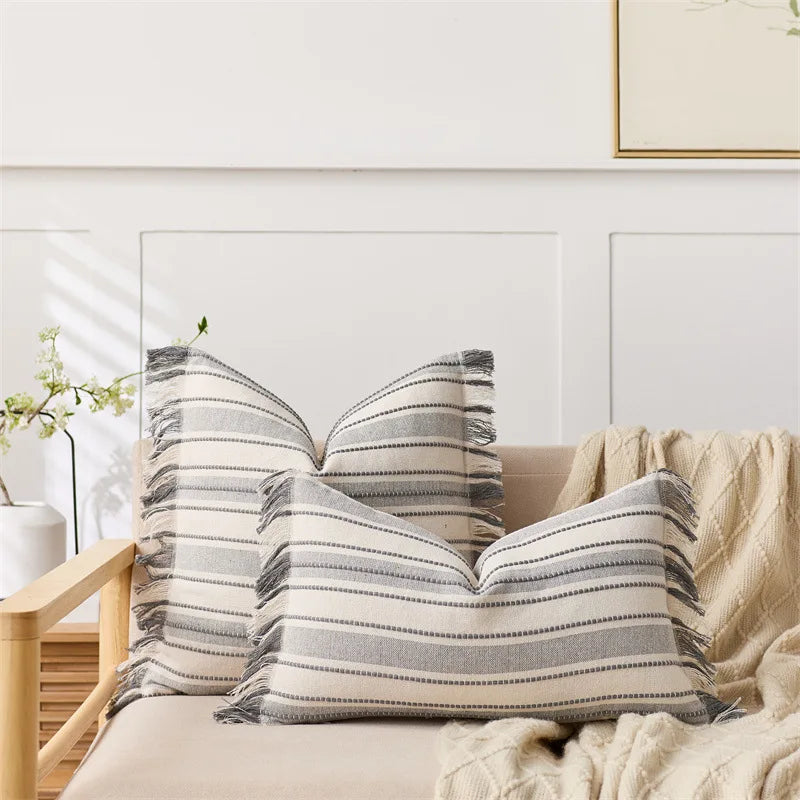 coussin housse rayé bleu marine blanc moderne pièces franges pompons décoration intérieure rustique adhésif