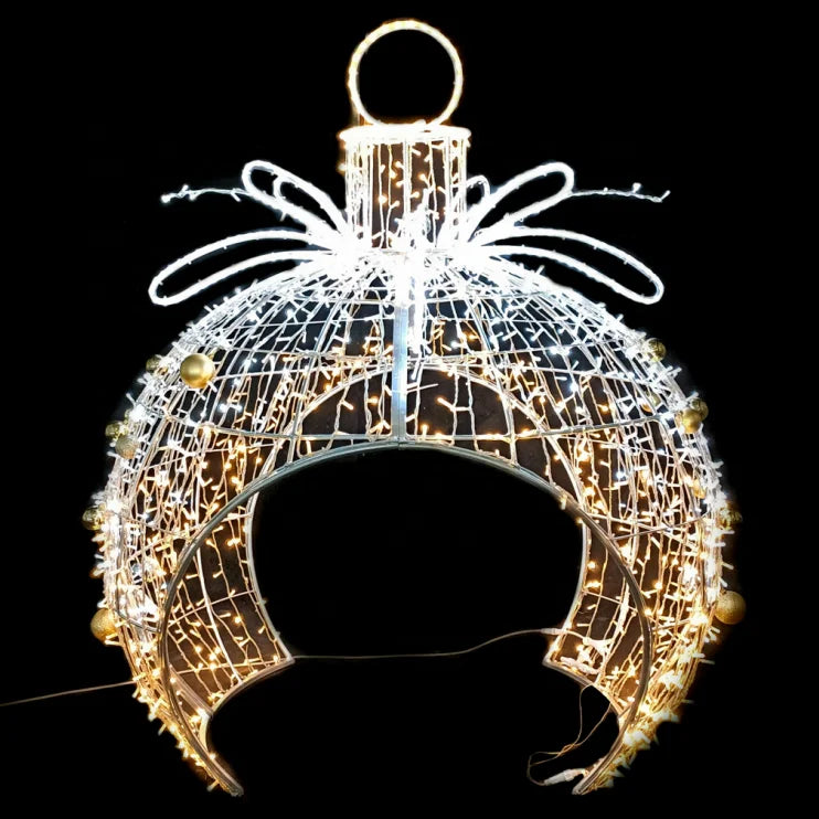 Boule lumineuse LED 3D noire éclairée la nuit - Décoration commerciale