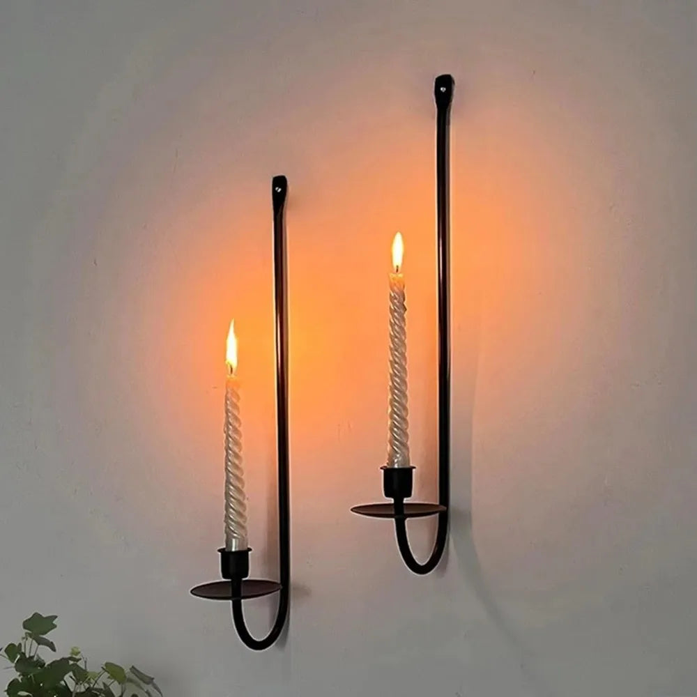 décoration intérieure support bougie murale noir minimaliste rustique miroir plante livres horloge