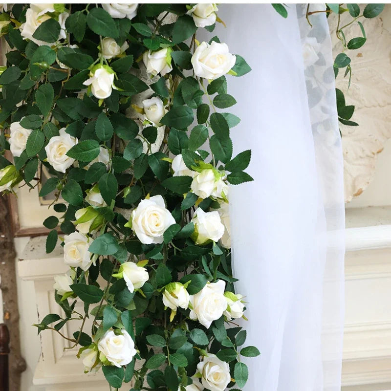 guirlande fleurs artificielles roses feuilles vertes extérieur accrochage naturelle rustique