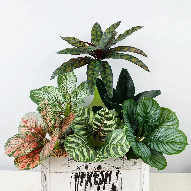 plantes artificielles vertes feuilles décoratives intérieur moderne minimaliste rouge blanc marron motifs végétaux