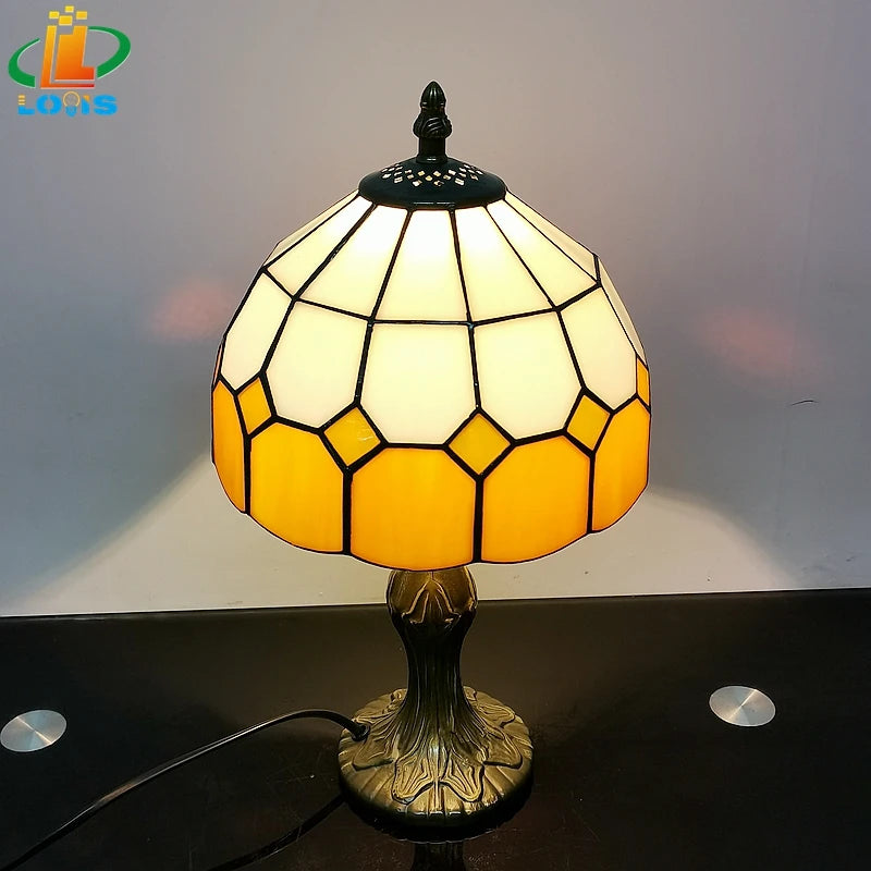 lampe table tiffany hexagonal jaune vert blanc rose violet aluminium nickel brossé led éclairage