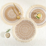 serviettes table boho chic beige noir motifs géométriques franges tissu lin opaques rondes