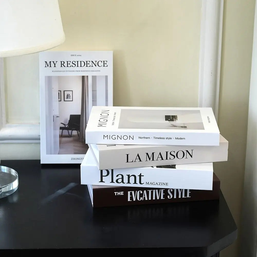 décoration intérieure livres faux modernes blanc noir marron clair minimaliste bibliothèque
