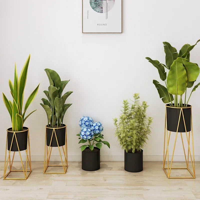 Support de plante vert en fer forgé pour espace de vie
