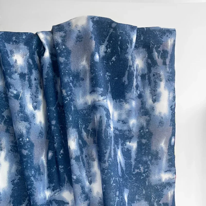 tissu polyester tie dye marbré bleu marine blanc protection uv moderne artistique 140cm