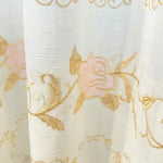 rideau blanc rose pâle fleurs brodées transparent classique romantique fenêtre salon maison