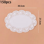 assiettes papier décoratives dentelle table festives rouges blanches marrons noires vertes ornementales rustiques