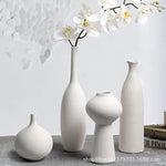 vases céramique blancs rayures horizontales modernes fleurs artificielles